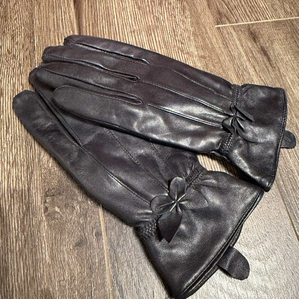 Elegant Genuine Leather Black Gloves for Women